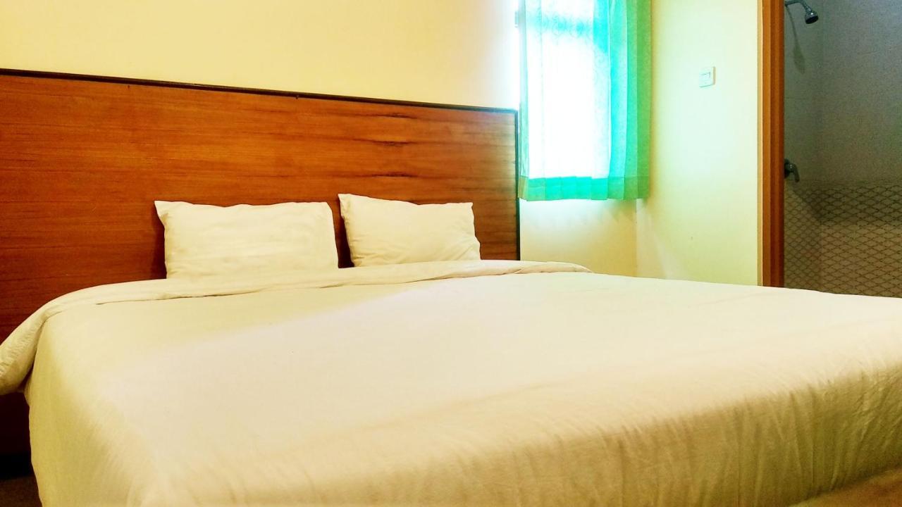 Hotel Pelangi Indah Семаранг Экстерьер фото