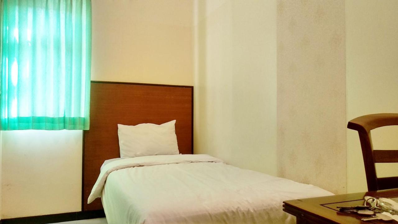 Hotel Pelangi Indah Семаранг Экстерьер фото